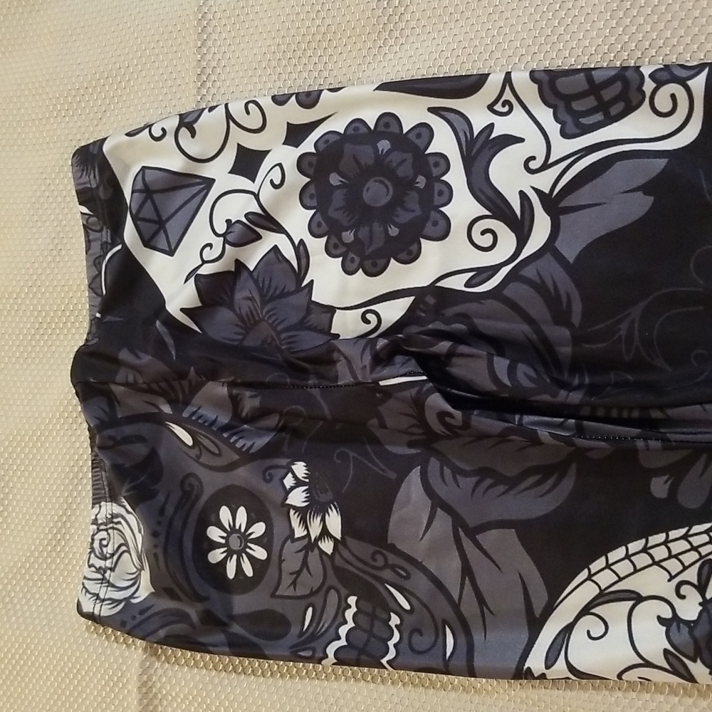 GOTHIC LEGGINGS SIZE XL WITH SKULLS AND FLOWERS - Picture 5 of 8